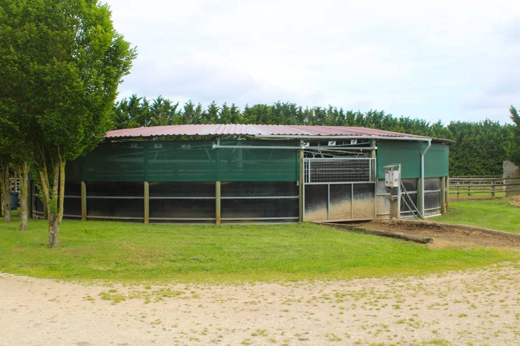 ⭐ &Eacute;curie &agrave; proximit&eacute; de Saint Jean d'Ang&eacute;ly (17)