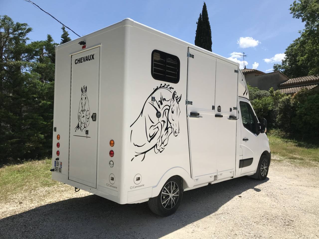 Camion chevaux 80 000 kms carrosserie chevaux neuve