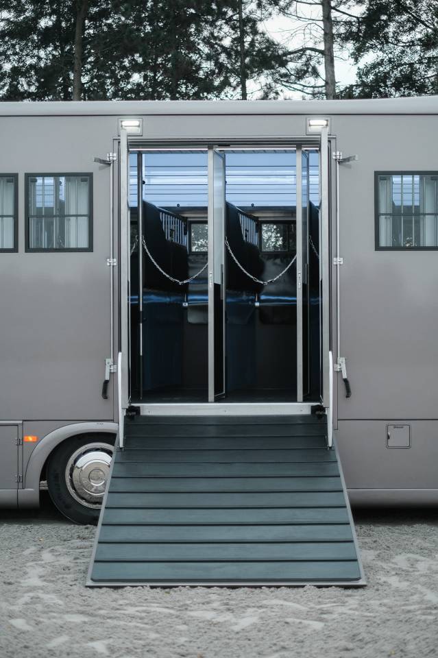 Camion poids lourds Krismar 9 chevaux stalles