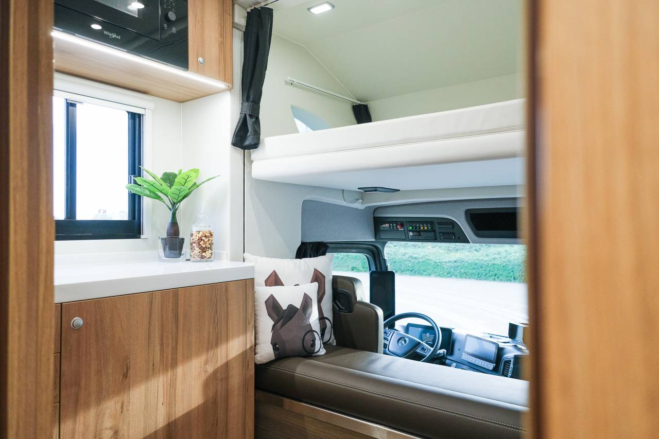 Camion poids lourds Krismar 9 chevaux stalles