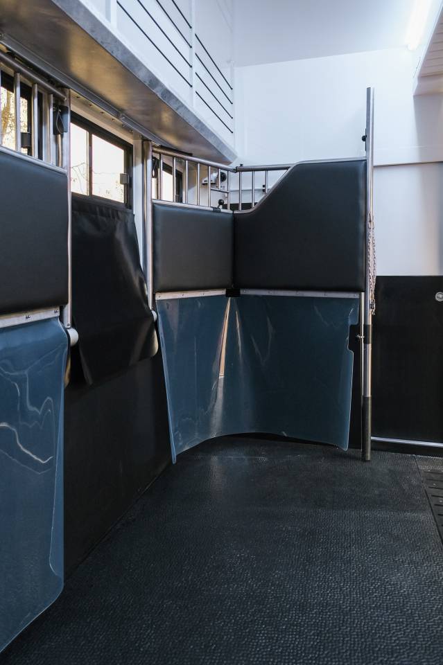 Camion poids lourds Krismar 9 chevaux stalles