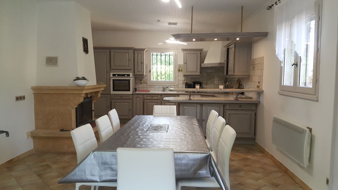 G&icirc;te &eacute;questre 130m2 8 personnes au c&oelig;ur du Lub&eacute;ron