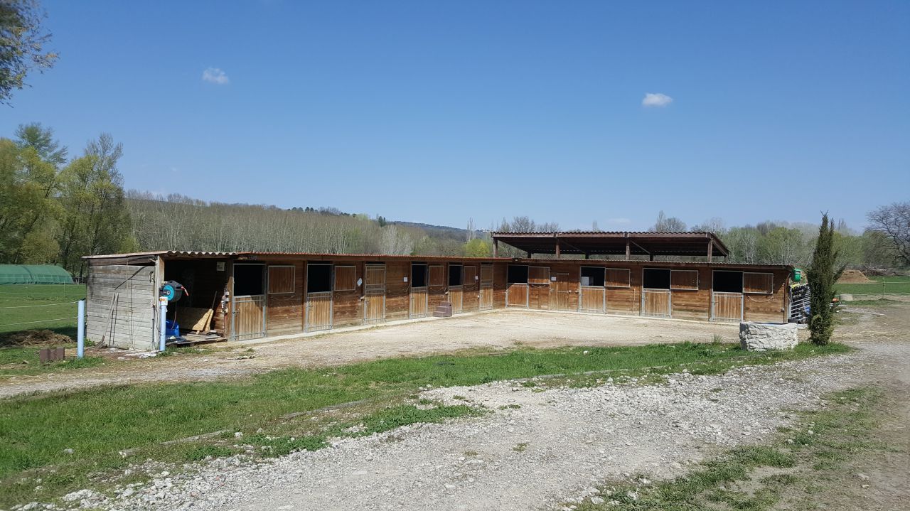 G&icirc;te &eacute;questre 130m2 8 personnes au c&oelig;ur du Lub&eacute;ron