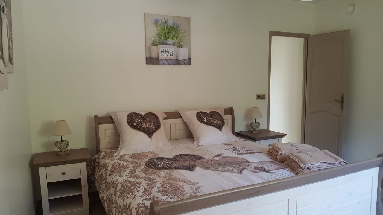 G&icirc;te &eacute;questre 130m2 8 personnes au c&oelig;ur du Lub&eacute;ron