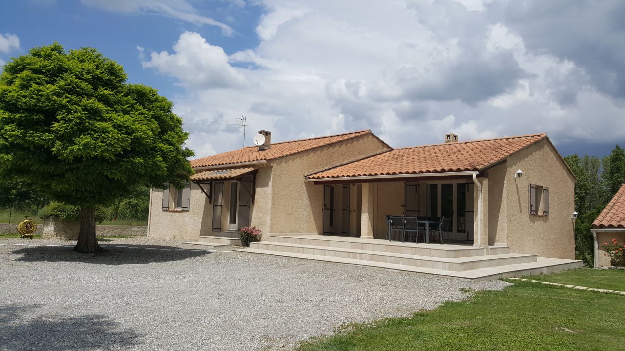 G&icirc;te &eacute;questre 130m2 8 personnes au c&oelig;ur du Lub&eacute;ron