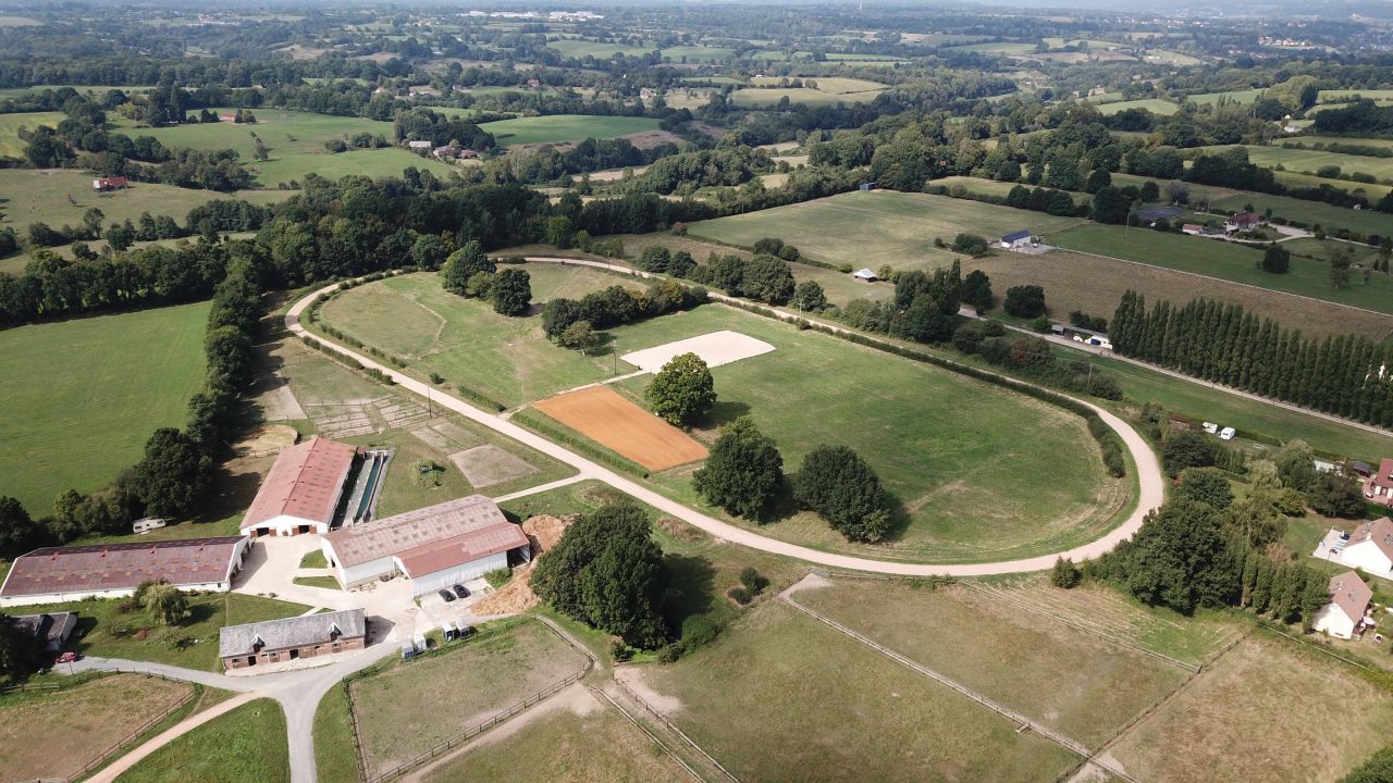 Haras et centre de balnéothérapie sur 15 ha