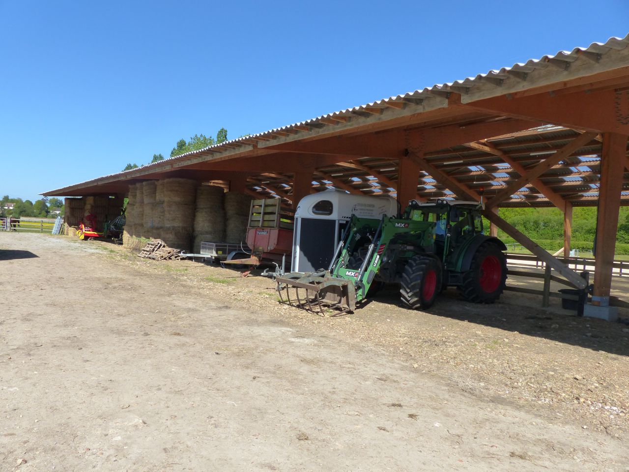 Ancien moulin et écurie de sport sur 17ha - Evreux (27)
