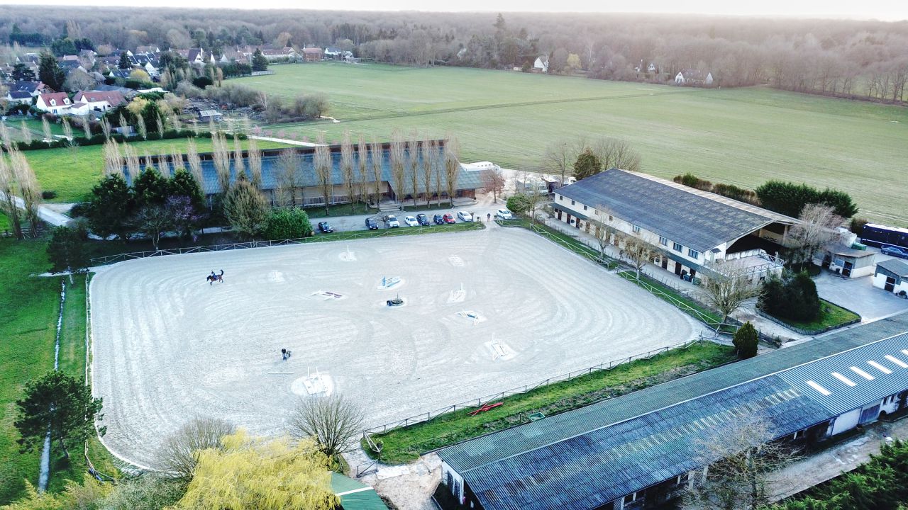 Ecuries haut de gamme avec Habitation sur 6 ha - 78