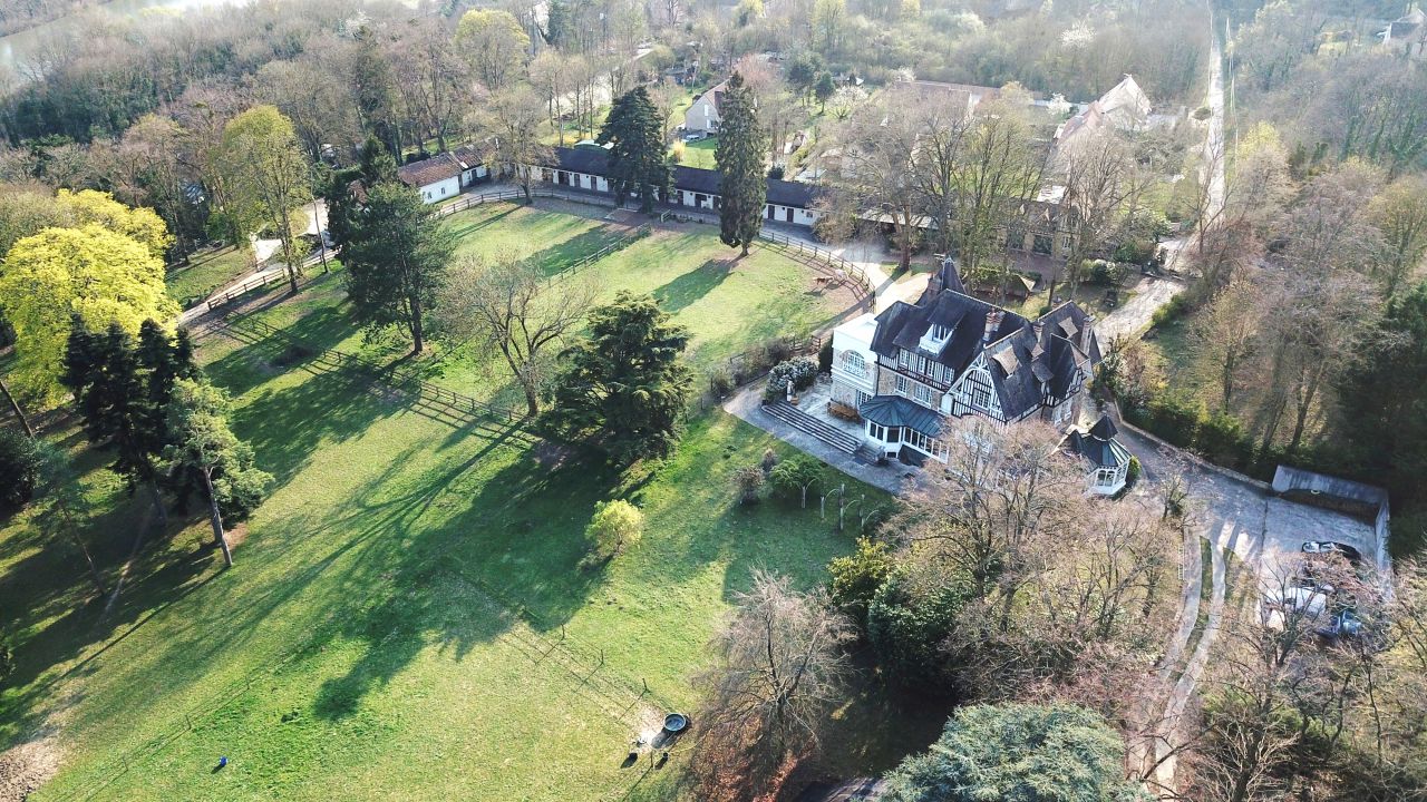 Manoir avec installations équestres sur 5,1 ha 