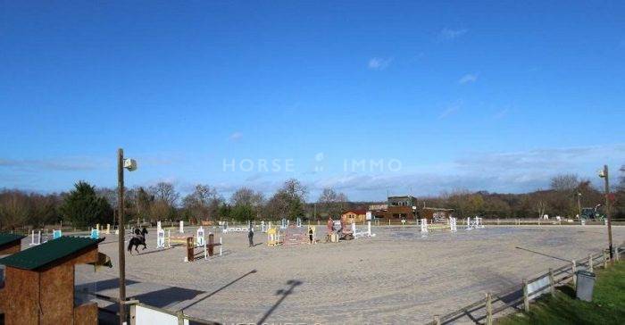 Domaine équestre et habitation aux portes d'Orléans