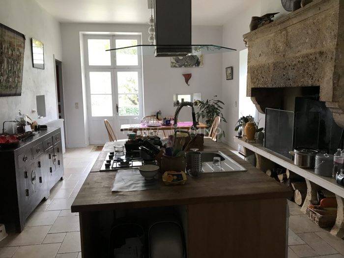 Joli Manoir du XIIe siècle sur 39 ha