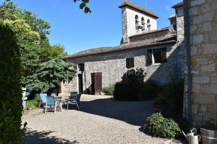 Château de 340m² sur 3.5ha à 15 min de Bergerac