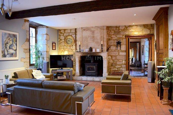 Château de 340m² sur 3.5ha à 15 min de Bergerac