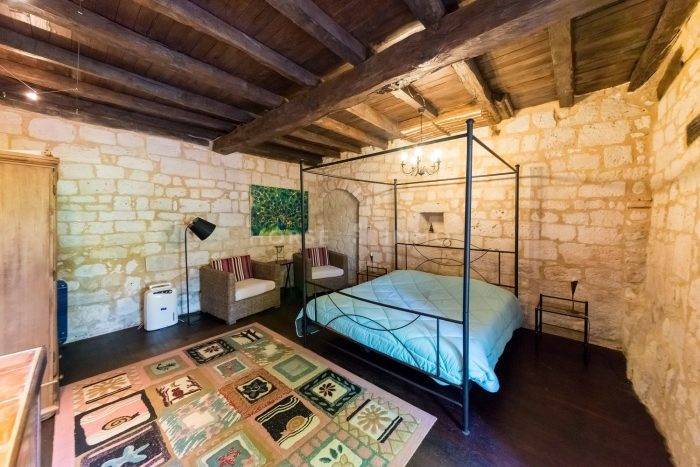 Château de 340m² sur 3.5ha à 15 min de Bergerac