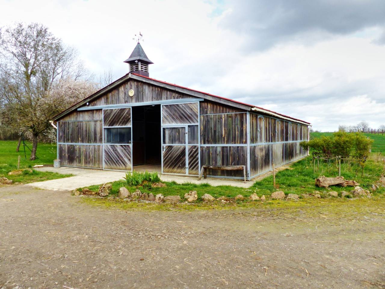 Ecurie de propriétaires sur 3,5 ha 