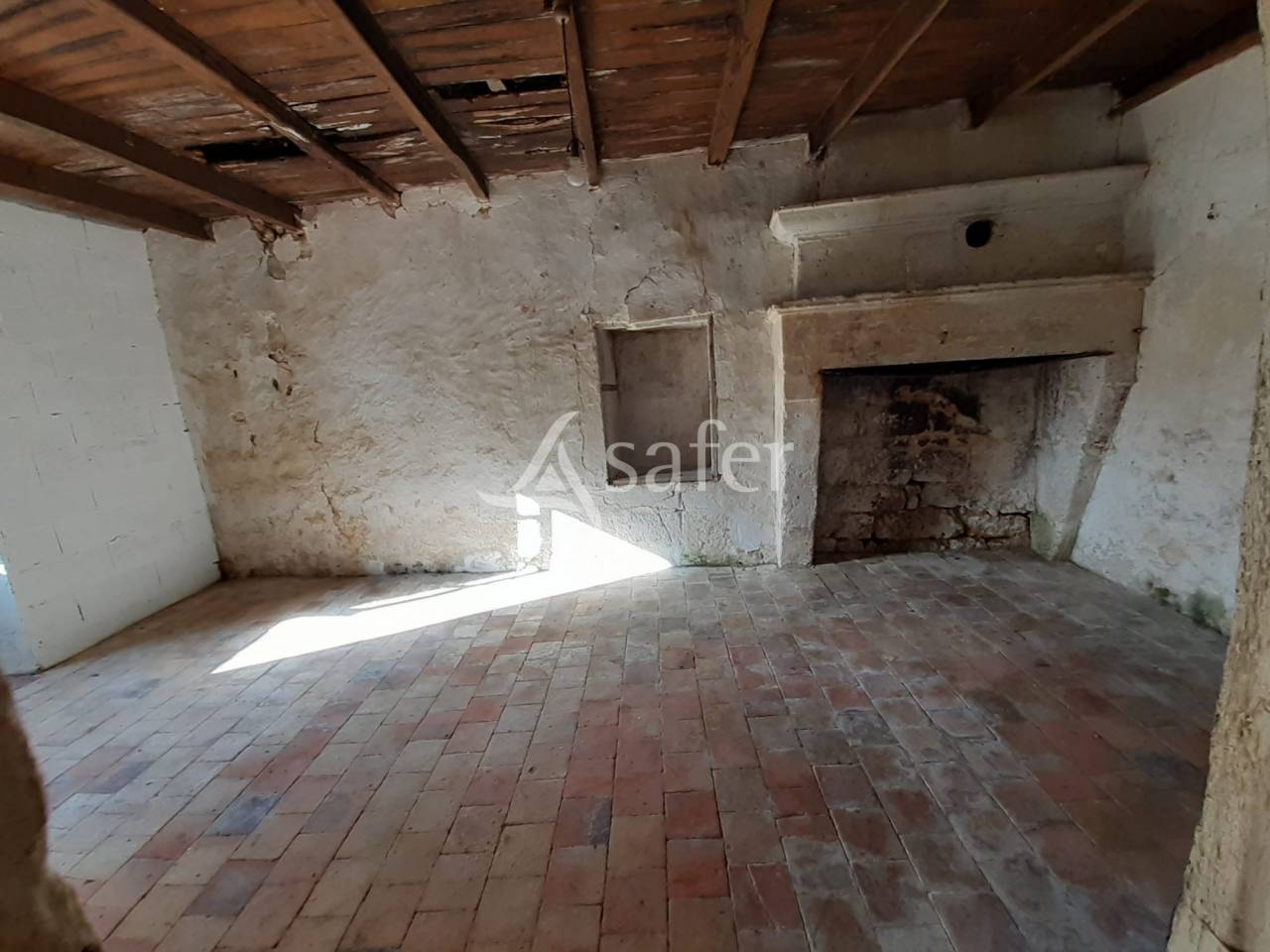 Aux portes d'Angoulême propriété agricole sur environ 2ha