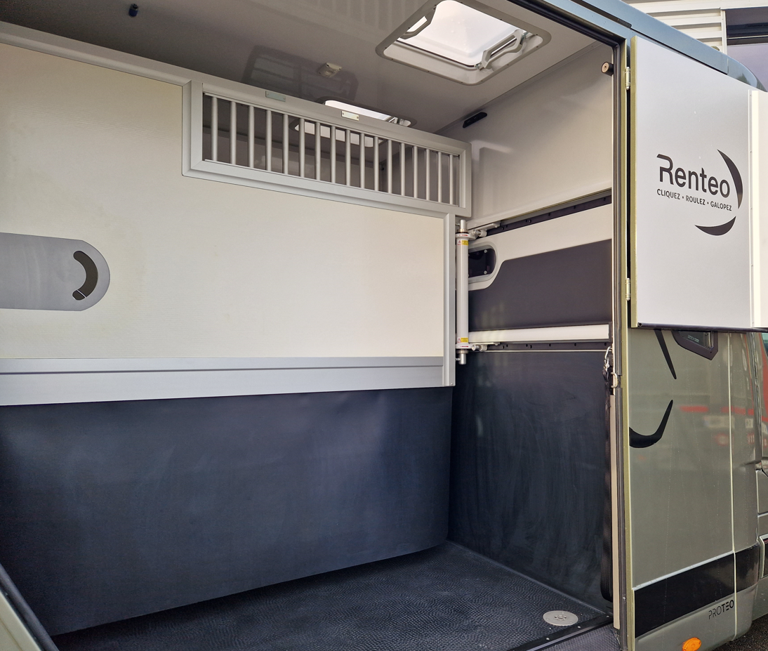 Location camion pour chevaux secteur CLERMONT FERRAND