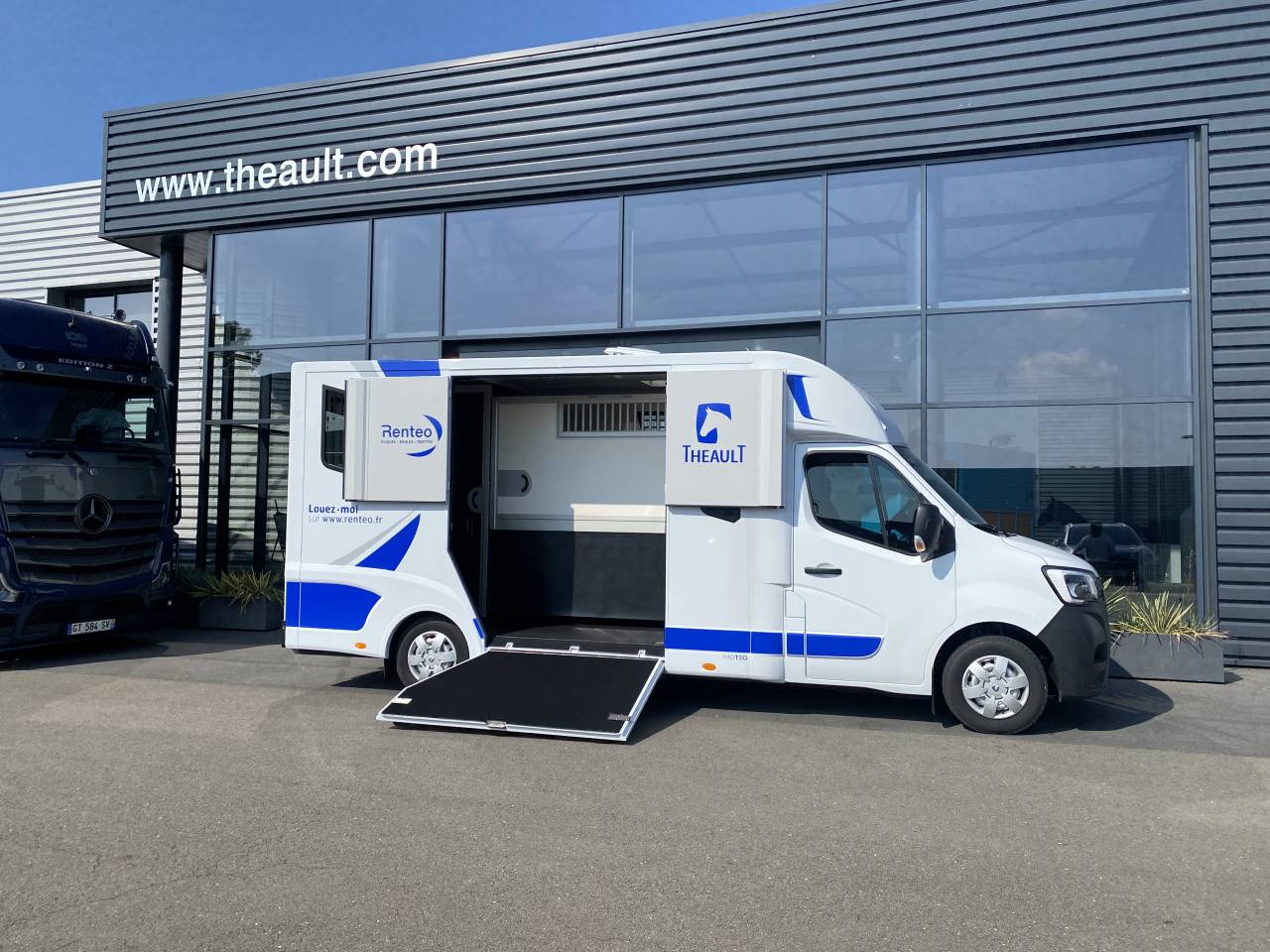 Location camion pour chevaux secteur CLERMONT FERRAND