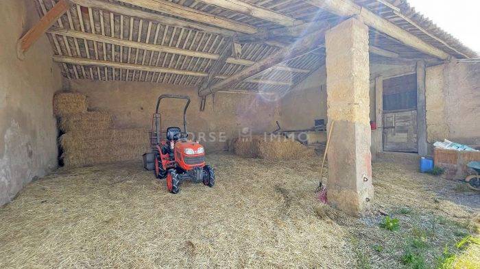 Domaine languedocien avec installations équestres