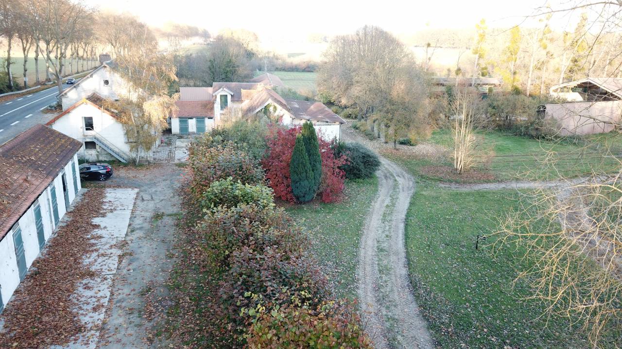 Haras de 8 ha aux portes de Chantilly (60)