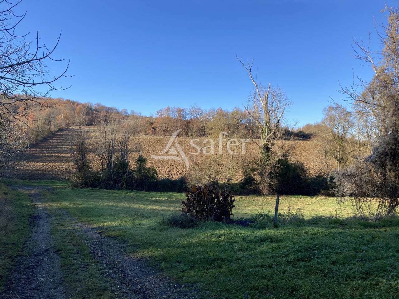 Domaine de caract&egrave;re &agrave; r&eacute;nover sur 17ha