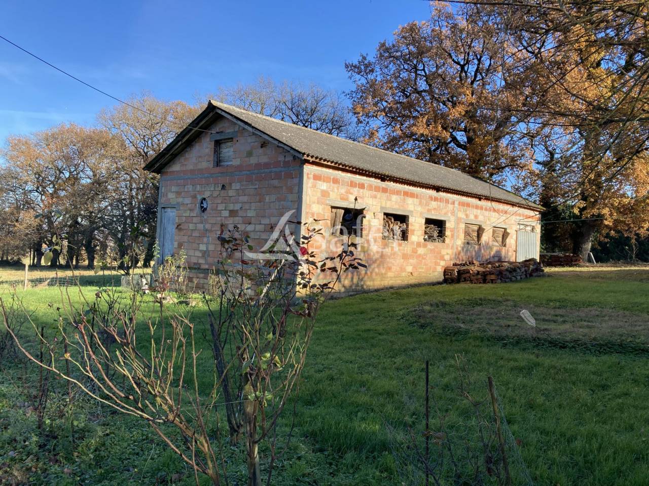 Domaine de caract&egrave;re &agrave; r&eacute;nover sur 17ha