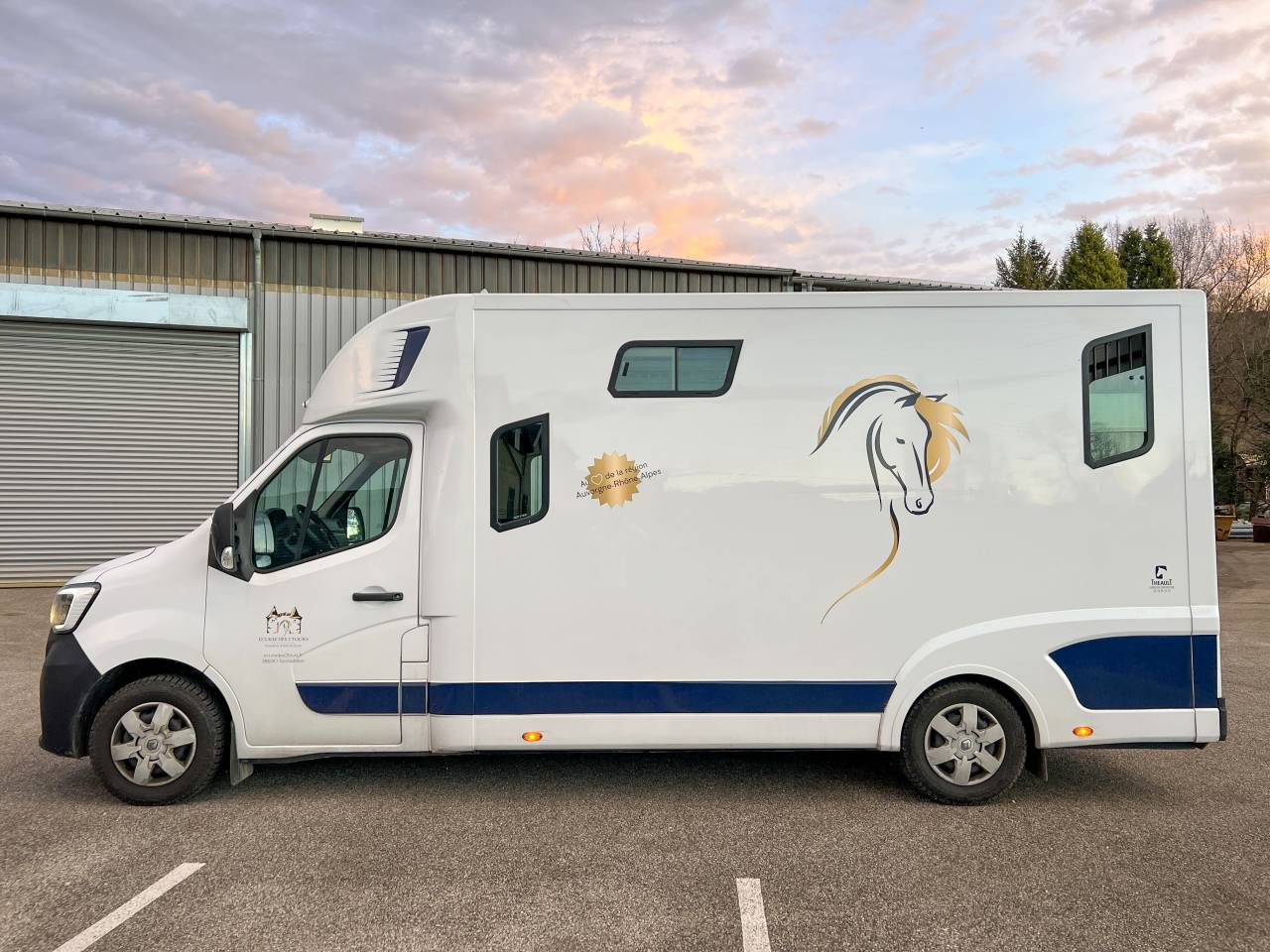 Location camion pour chevaux secteur CHAMB&Eacute;RY