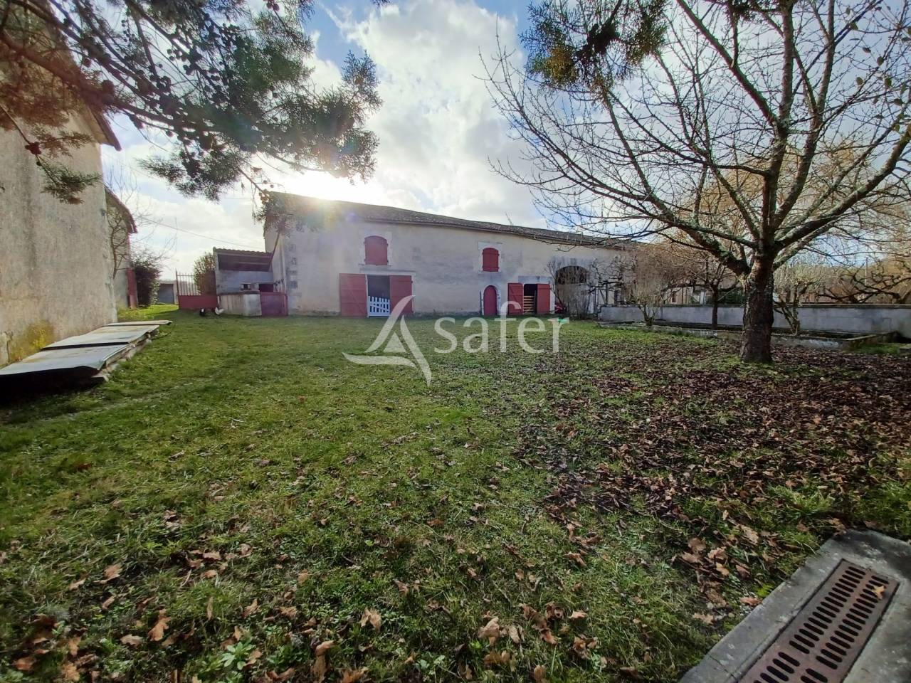 Lieu de Vie de Caract&egrave;re avec G&icirc;te et Moulin