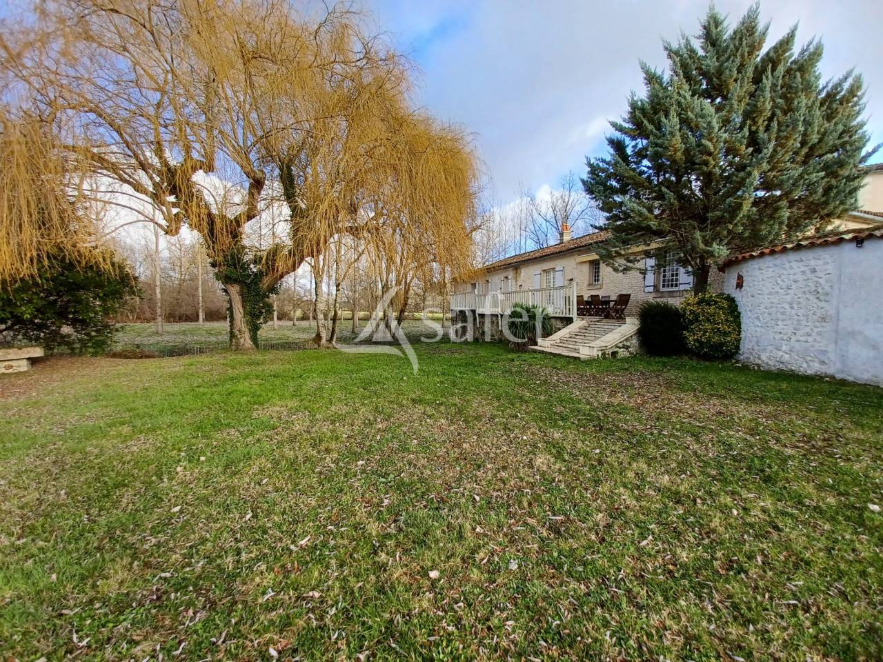 Lieu de Vie de Caract&egrave;re avec G&icirc;te et Moulin