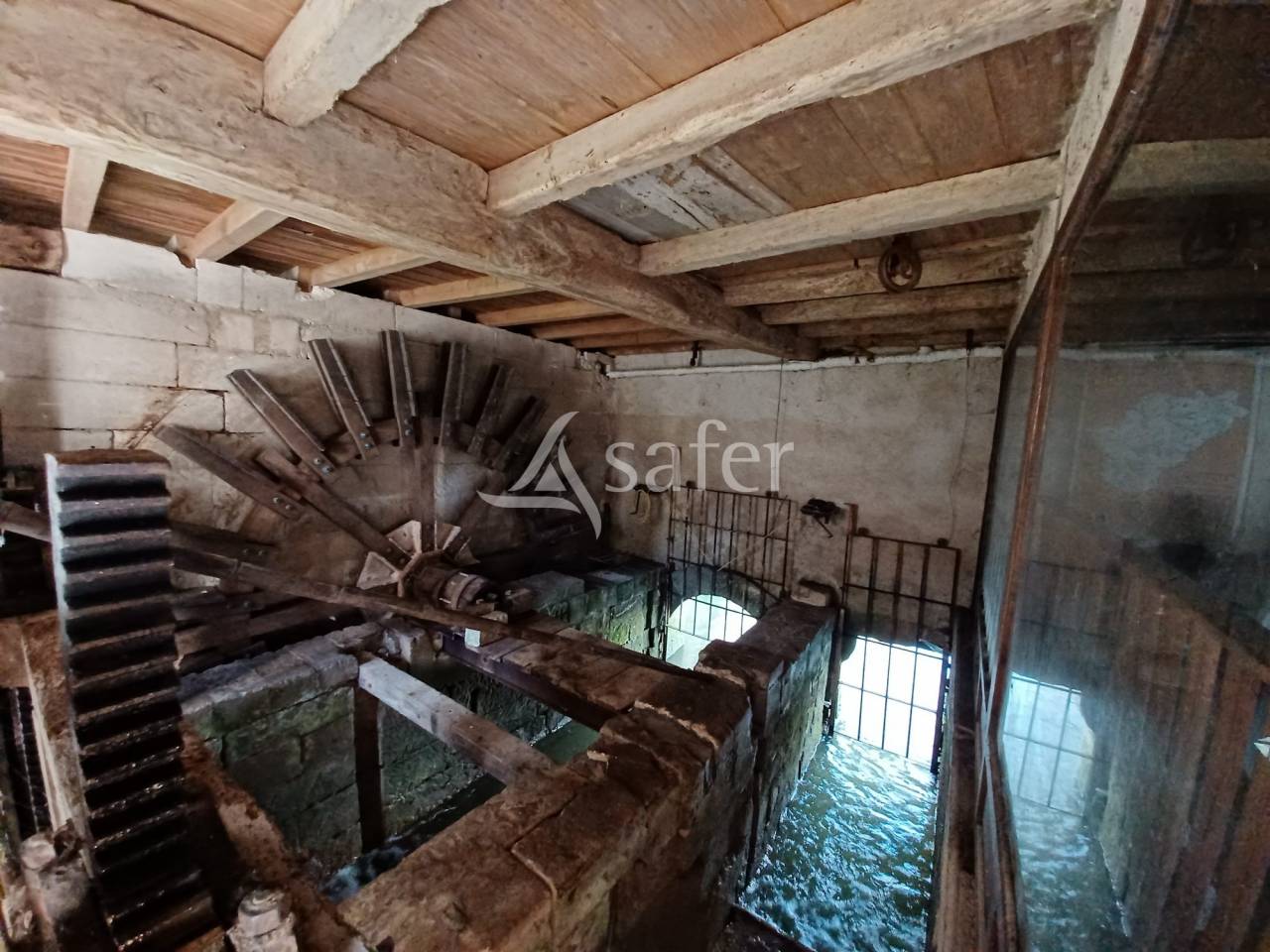 Lieu de Vie de Caract&egrave;re avec G&icirc;te et Moulin