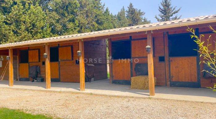 Provence - Domaine de charme avec dépendances équestres