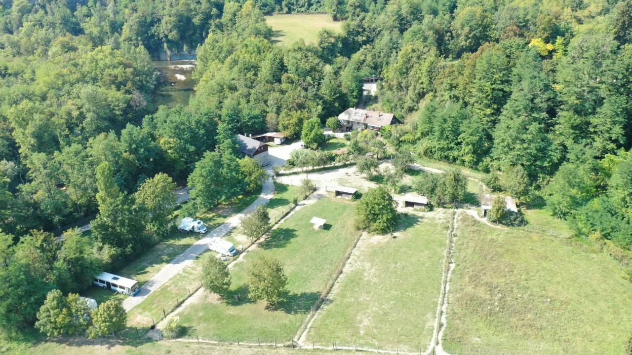 Propriété agricole avec dépendances sur 4 ha  Annecy