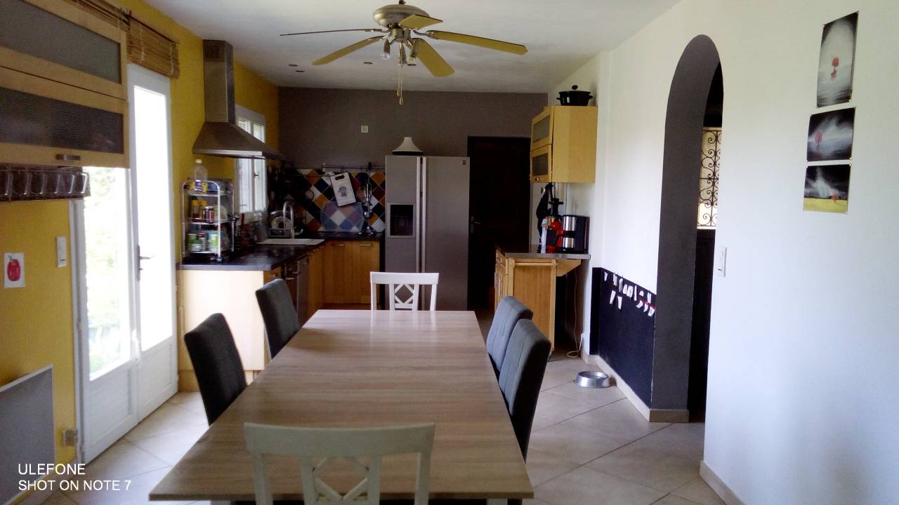 Gîte équestre 9 places avec piscine dans le sud