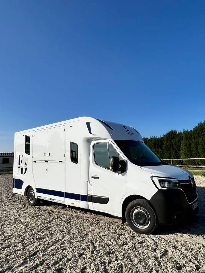 Location camion pour chevaux AMIENS