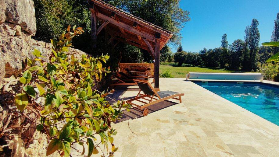GITE EQUESTRE EN PERIGORD AVEC CLIM ET PISCINE