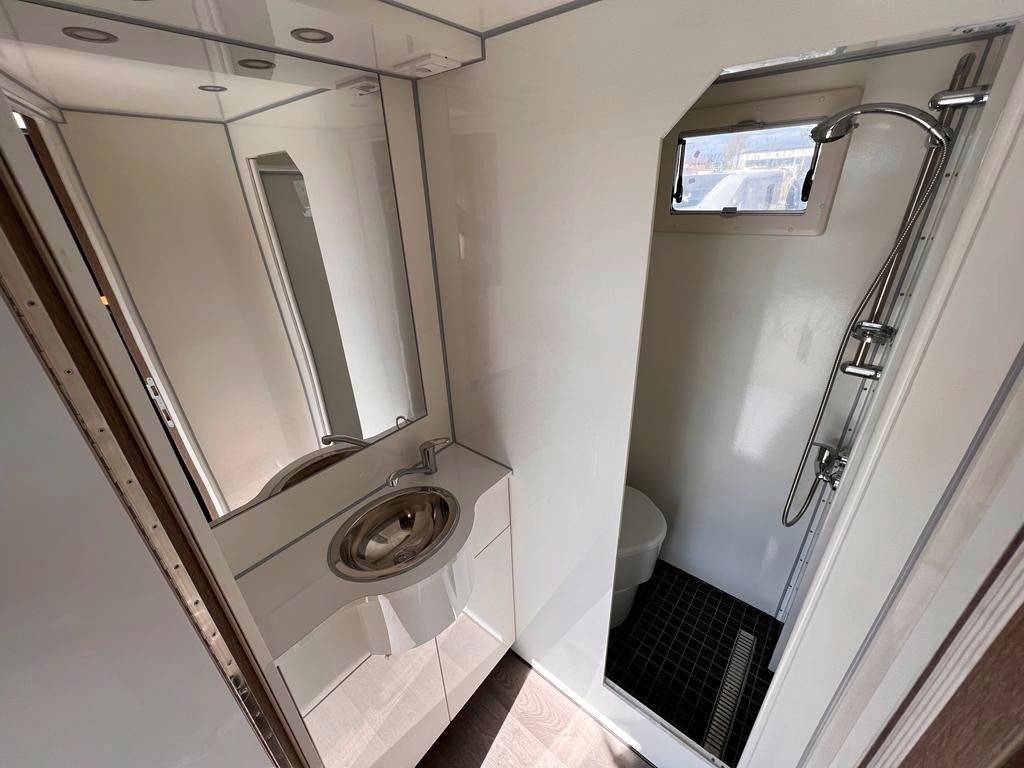 FUSO CANTER 9C18 POP OUT