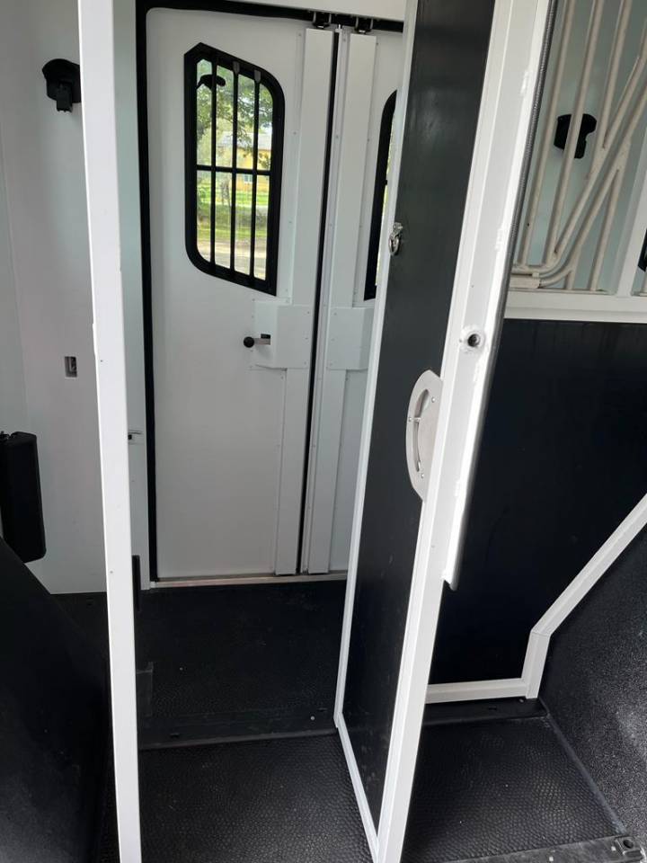 Location camion pour chevaux Gastes