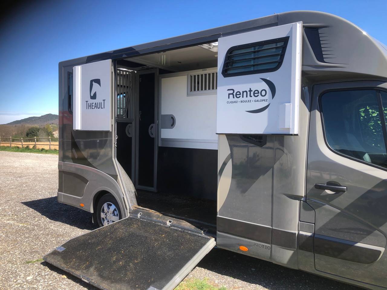 Location camion pour chevaux secteur MONTELIMAR 