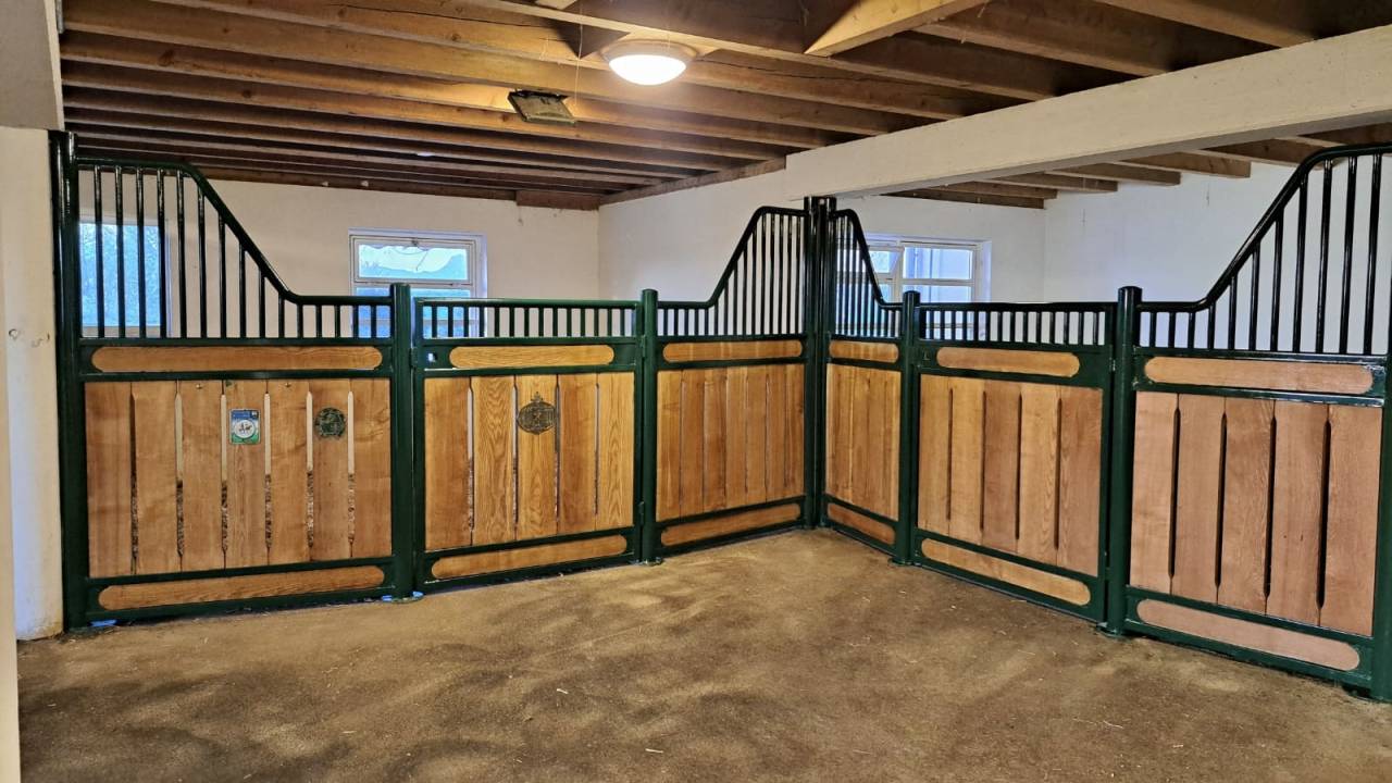 Magnifique ferme avec 3 boxes et paddock