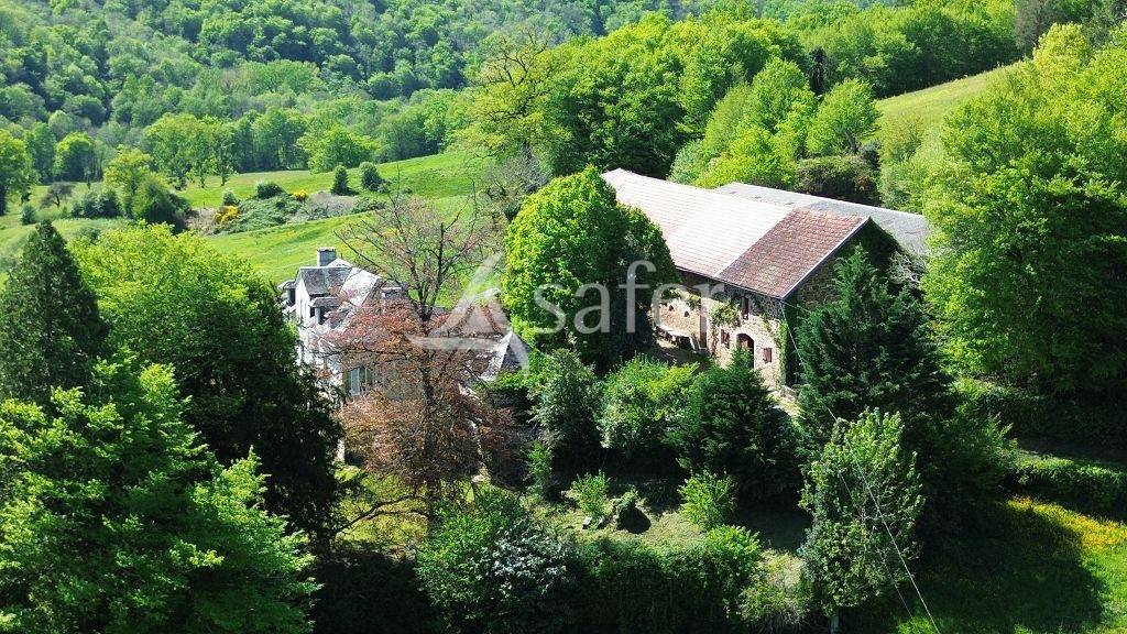 Aux portes de Tulle, domaine de 58 ha avec son bâti de caractè
