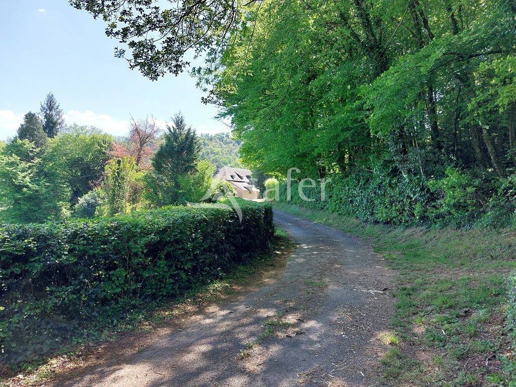 Aux portes de Tulle, domaine de 58 ha avec son bâti de caractè