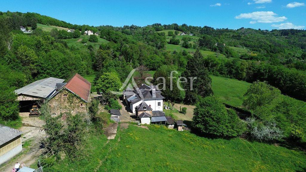 Aux portes de Tulle, domaine de 58 ha avec son bâti de caractè