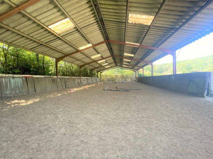 Propriété avec Deux maisons et Installations Equestres