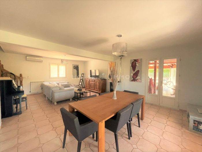 Propriété avec Deux maisons et Installations Equestres