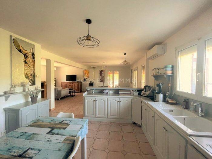 Propriété avec Deux maisons et Installations Equestres