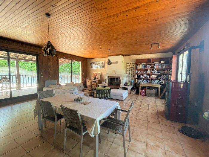 Propriété avec Deux maisons et Installations Equestres