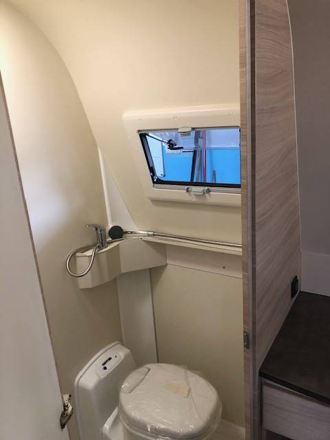 caravane full options de demonstration  4 couchages...