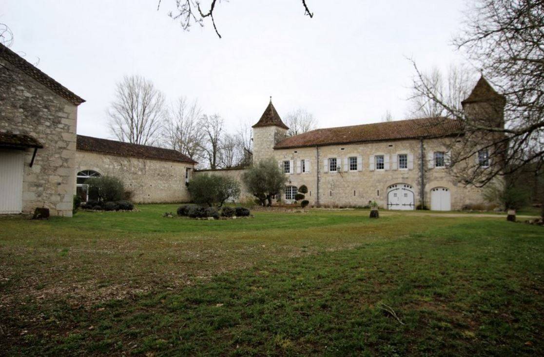 DOMAINE A VOCATION EQUESTRE SUR 7 HA