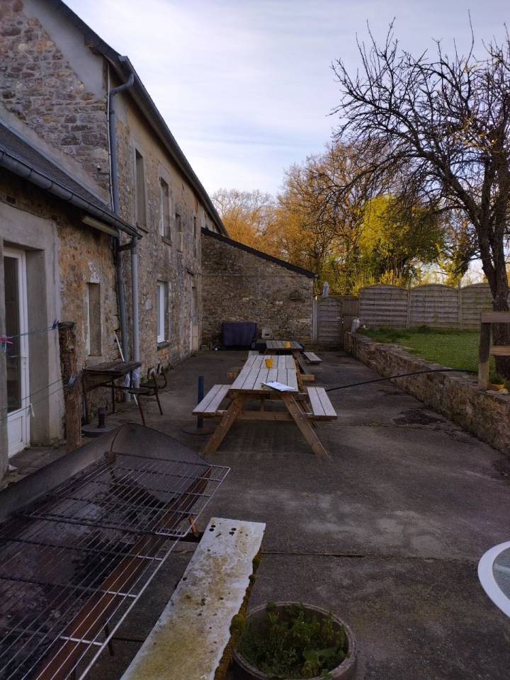 Corps de ferme sur 8H