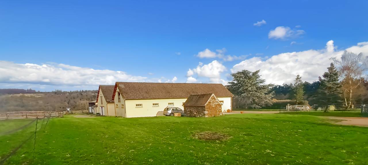 Très jolie propriété sur 8ha bien équipée